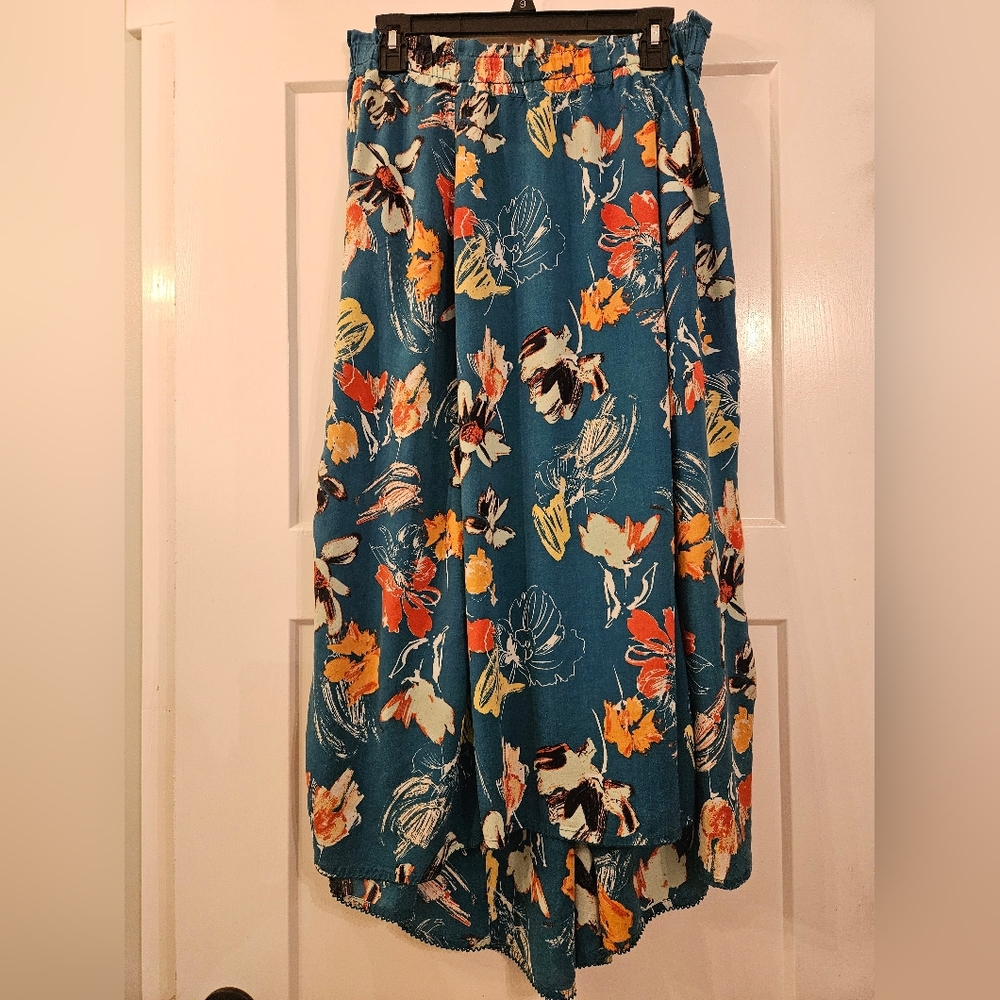Melrose and Market size medium beautiful floral skirt